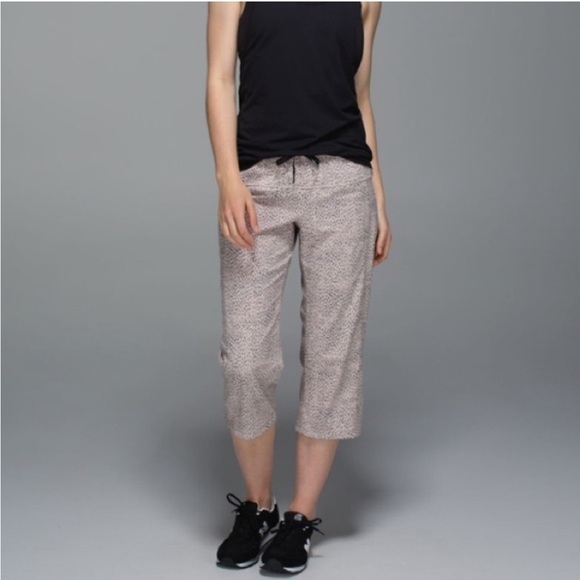 Lululemon Step Lively Crop Dottie Dash Grain Black Size 6 - Picture 3 of 9